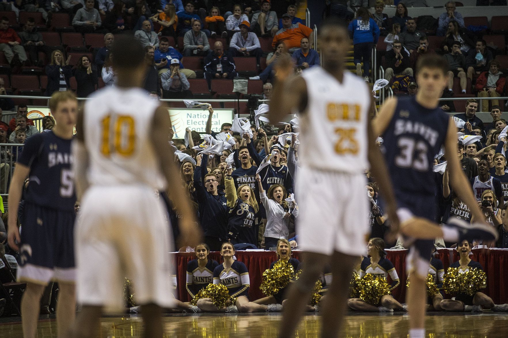 Students cheer on Saints